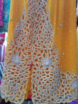 TISSU INDIEN BRODE JAUNE STRASS