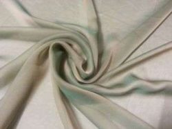 tissuaf48.jpg TISSU MOUSSELINE CHANGEANTE VERTE D'EAU A POIS