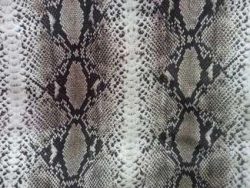 TISSU SATIN DE SOIE IMPRIMEE SERPENT
