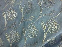 tissus01-2011_47.jpg TISSU JEAN BRODE