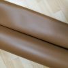 WhatsApp Image 2019-06-12 at 11.16.16 (1) TISSU SIMILI CUIR TRÈS ÉPAIS CAMEL