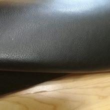 WhatsApp Image 2019-06-13 at 17.09.47 TISSU SIMILI CUIR TRÈS ÉPAIS NOIR