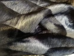 TISSU FAUSSE FOURRURE 8