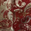 Tissu brocart rouge motif paisley doré élégant.
