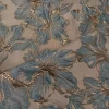 Tissu brodé bleu et or avec motif floral.