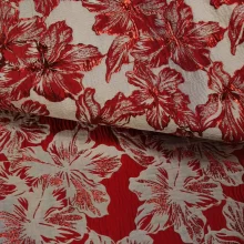 Tissu fleuri rouge et blanc avec motifs hibiscus.